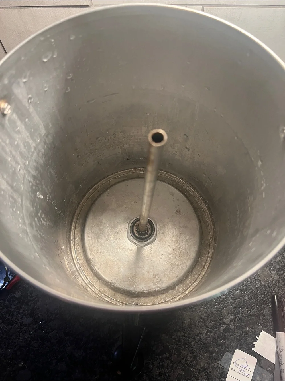 MCM West Bend 30 cup electric coffee urn. Has pour spout. Exc condition.